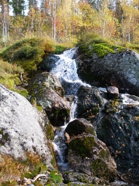 Очень живописный водопад на Урале