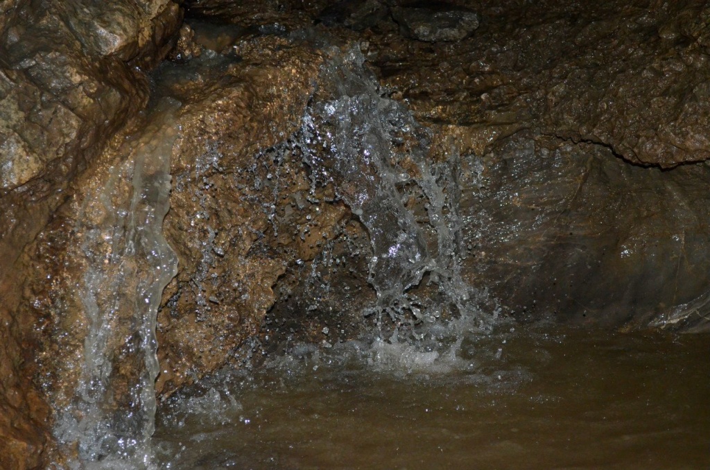 Водопад в Пашийской пещере