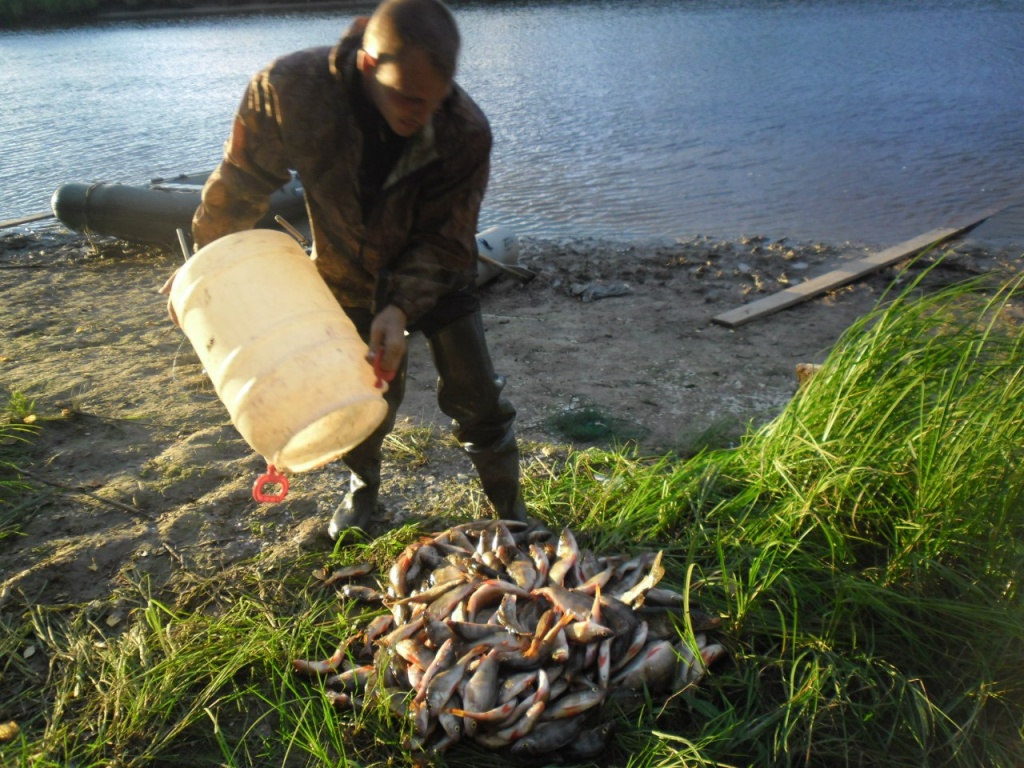 летняя рыбалка на озере иртяш видео