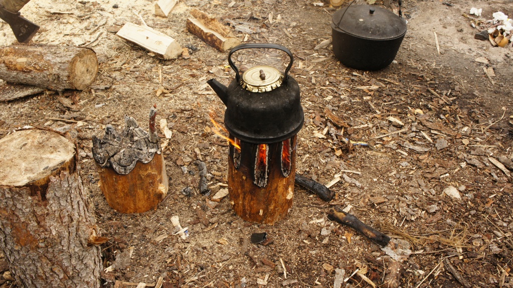 Чайник на индейской свече