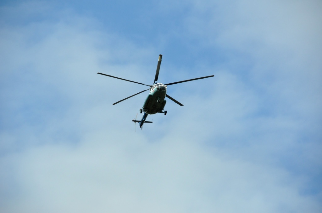 Вертолет для выхода с маршрута с реки Народа